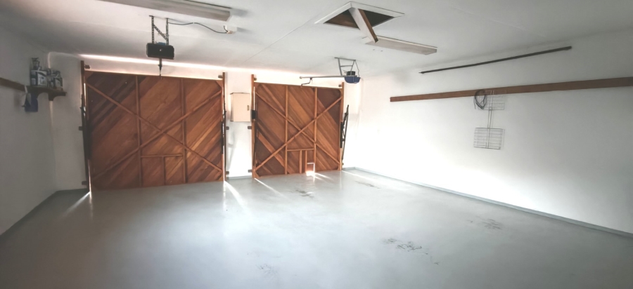 5 Bedroom Property for Sale in Dana Bay Western Cape